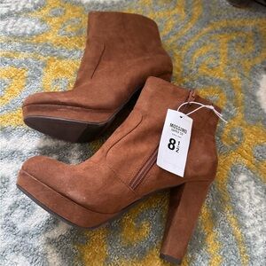 Mossimo Supply Co. Women's Tan Heeled Boots